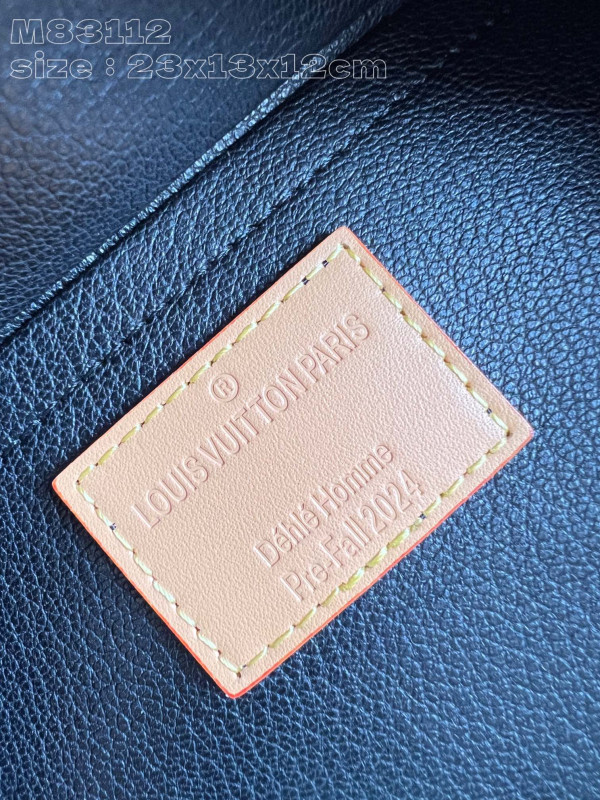 l**is V*t*n locker dopp kit bag-23*13*12cm