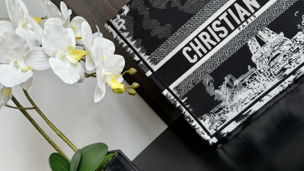 medium D*or book tote-36*18*28cm