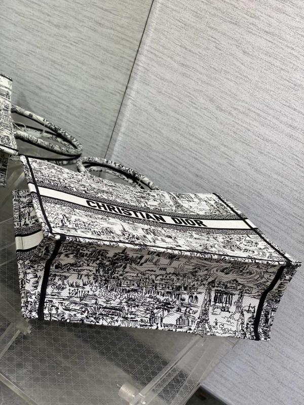 large D*or book tote-42*35*18.5cm