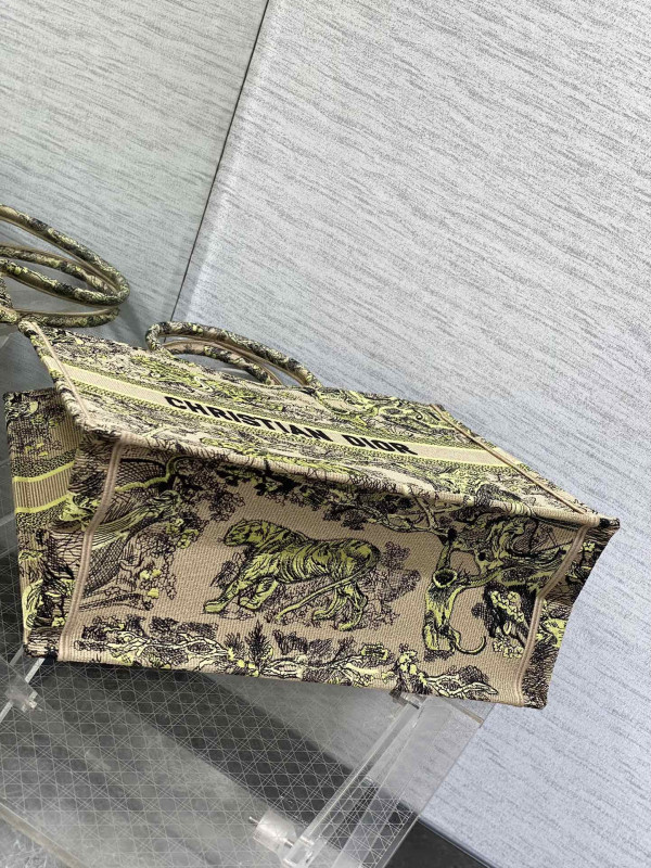 large D*or book tote-42*35*18.5cm