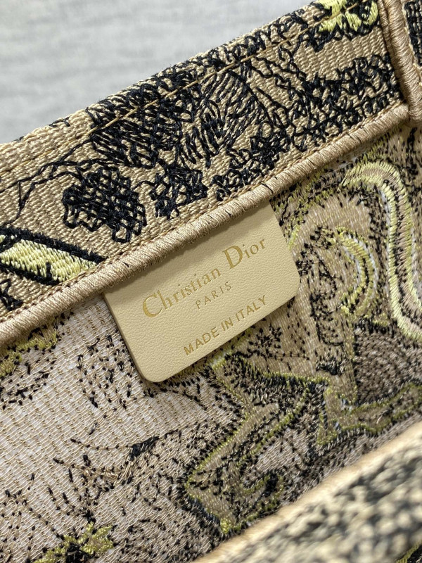 large D*or book tote-42*35*18.5cm