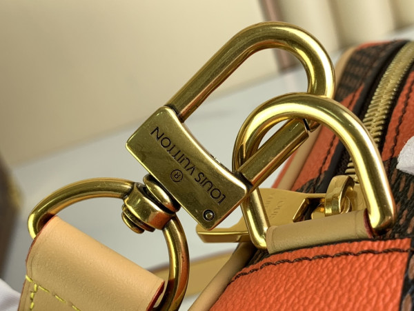 l**is V*t*n chess messenger-24*24*8cm