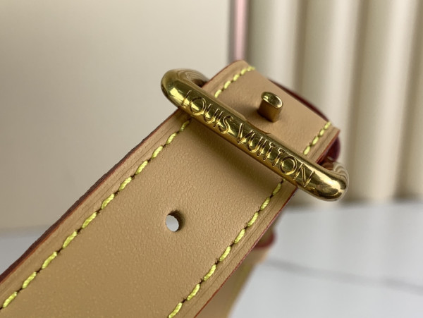 l**is V*t*n chess messenger-24*24*8cm