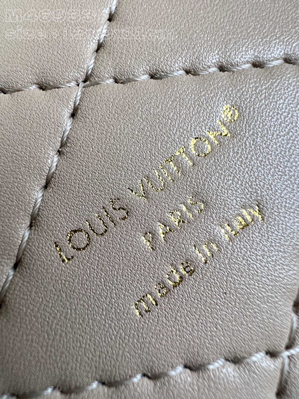 l**is V*t*n scott-13.5*9*11.5cm