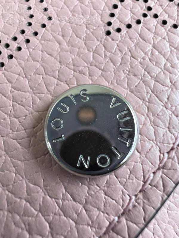 l**is V*t*n iris xs wallet-12*9.5*3cm