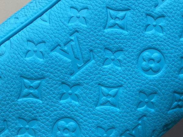 l**is V*t*n pochette voyage-27*21*6cm