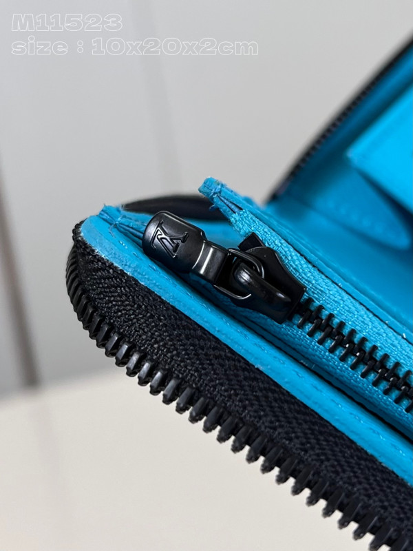 l**is V*t*n zippy wallet-10*20*2 cm