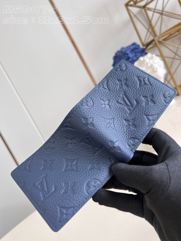 l**is V*t*n slender wallet-11*8.5*2cm