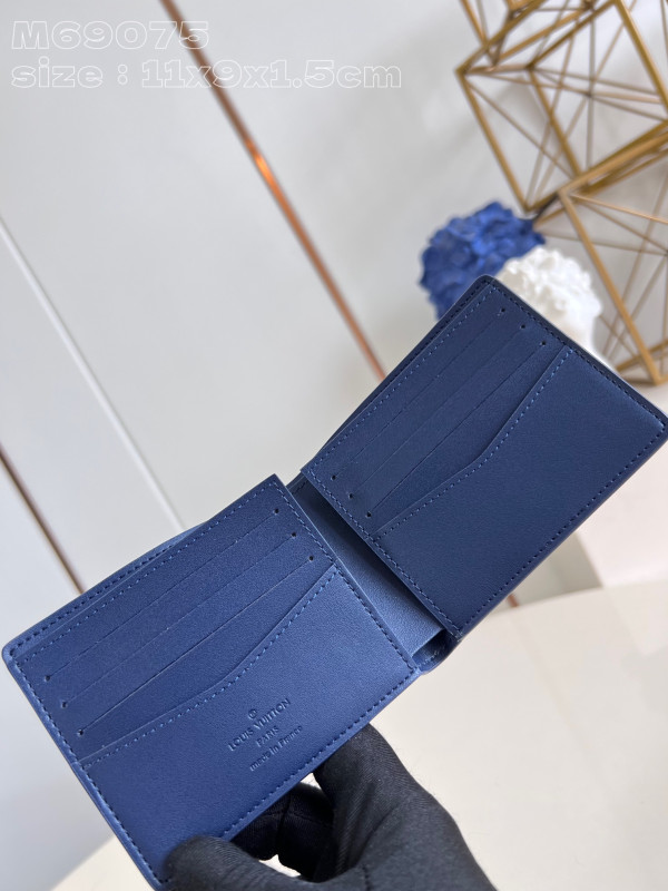 l**is V*t*n slender wallet-11*8.5*2cm