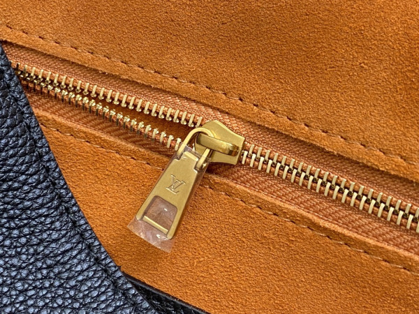 l**is V*t*n soft twist-27*19*9cm