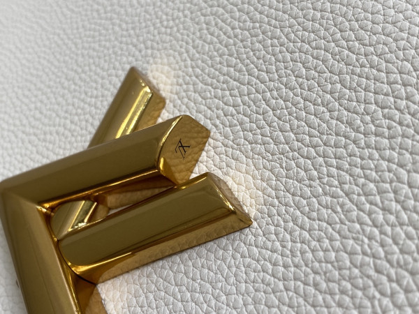 l**is V*t*n soft twist-27*19*9cm