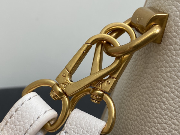 l**is V*t*n soft twist-27*19*9cm