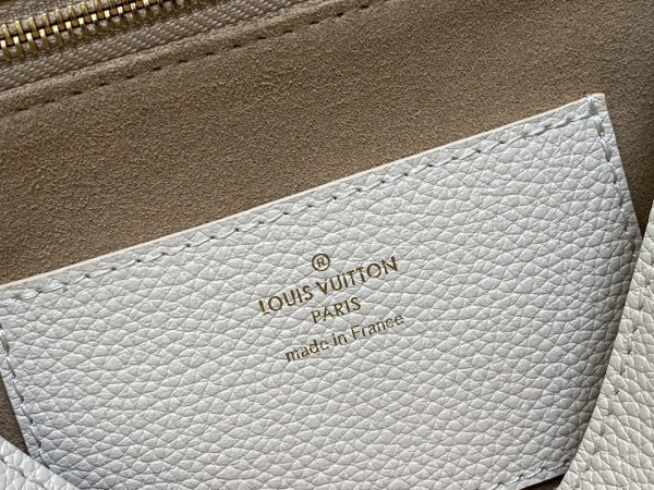 l**is V*t*n soft twist-27*19*9cm