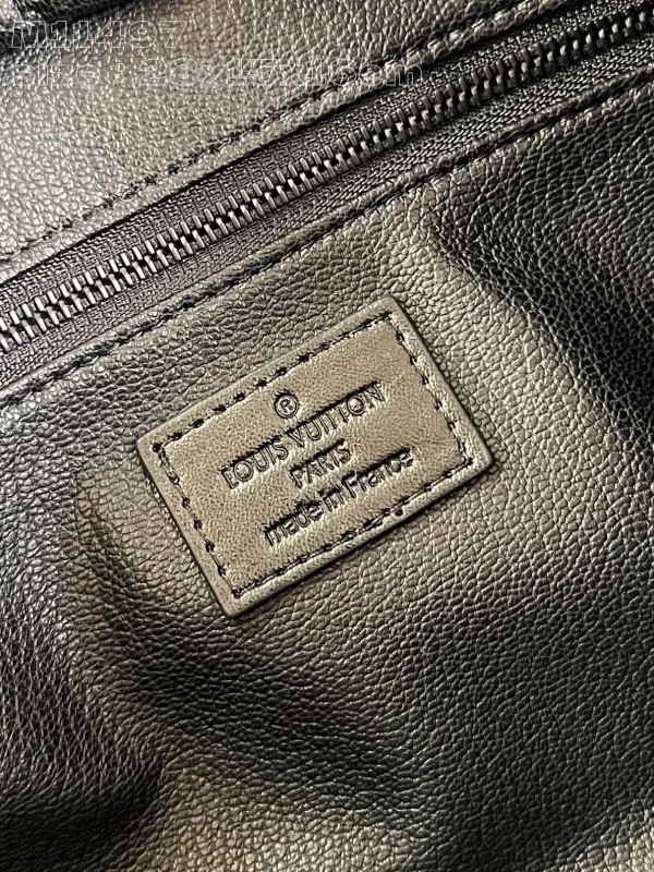 l**is V*t*n locker dopp kit bag-23*13*12cm