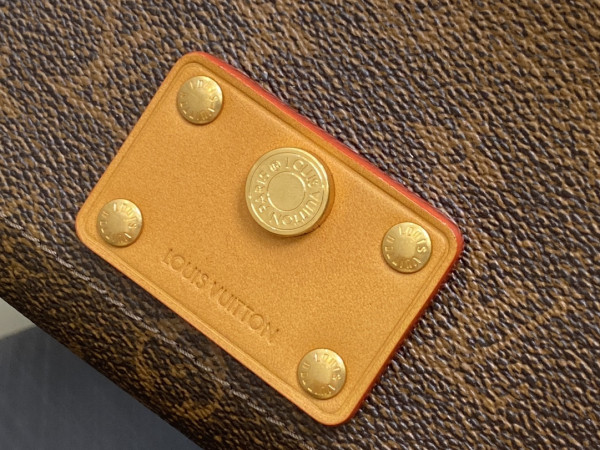 l**is V*t*n soul trunk-19*15*7cm