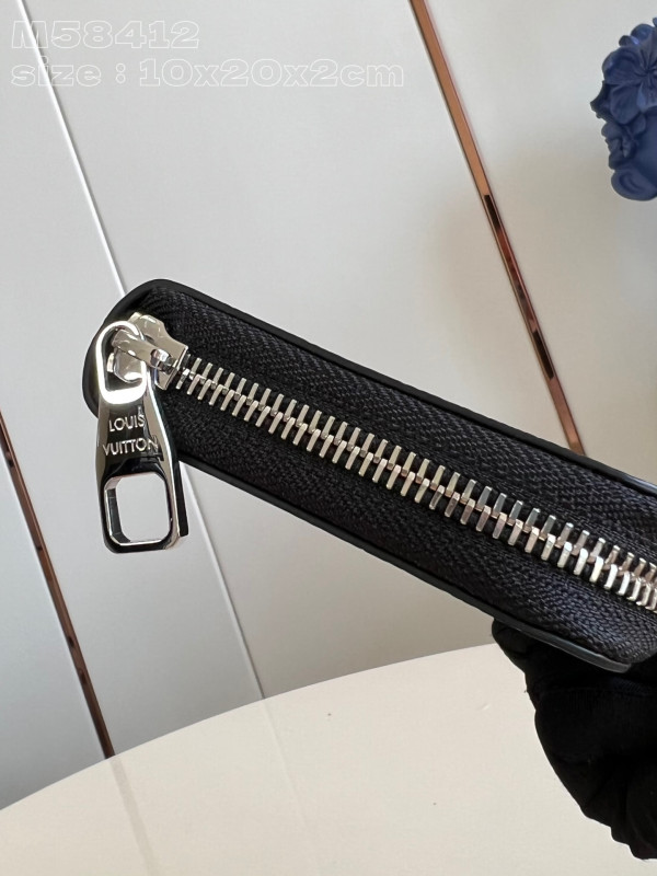 l**is V*t*n zippy wallet-10*20*2 cm