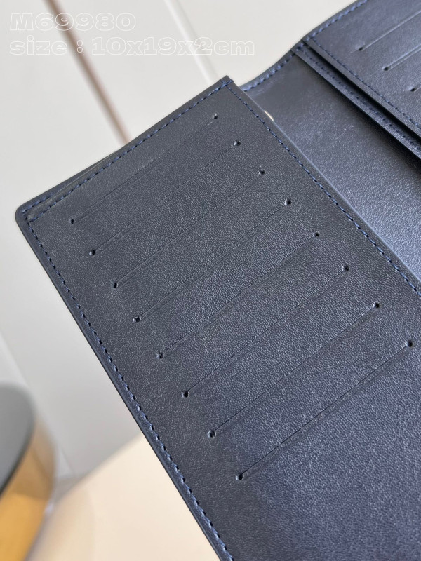 l**is V*t*n brazza wallet-10*19*2cm