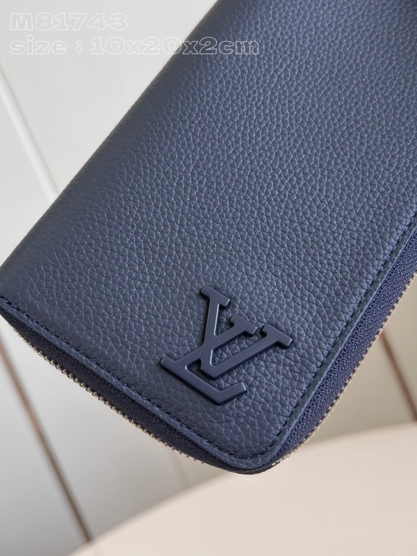 l**is V*t*n zippy wallet-10*20*2 cm