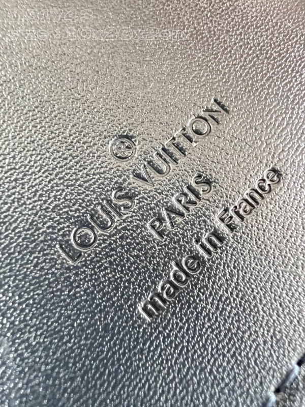 l**is V*t*n zippy wallet-10*20*2 cm