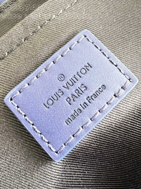 l**is V*t*n s-cape messenger-28*16*10cm