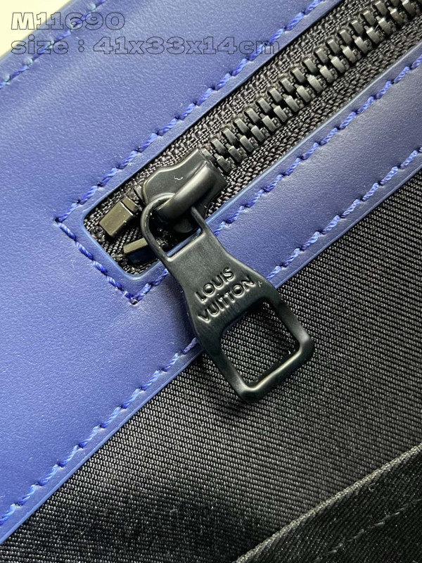 l**is V*t*n sac plat 24h-41*33*14cm