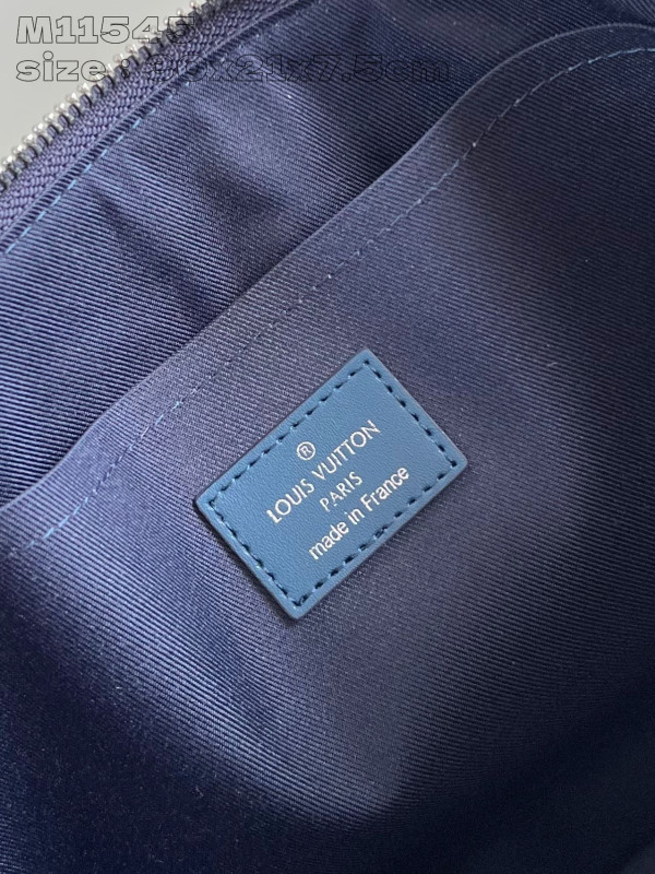 l**is V*t*n pochette voyage souple-30*21*7.5cm