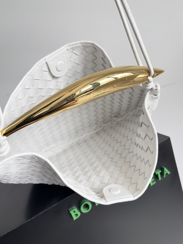 Bo*te*ga ve*ne*ta medium sardine