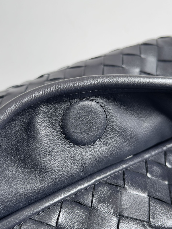 Bo*te*ga ve*ne*ta large hop