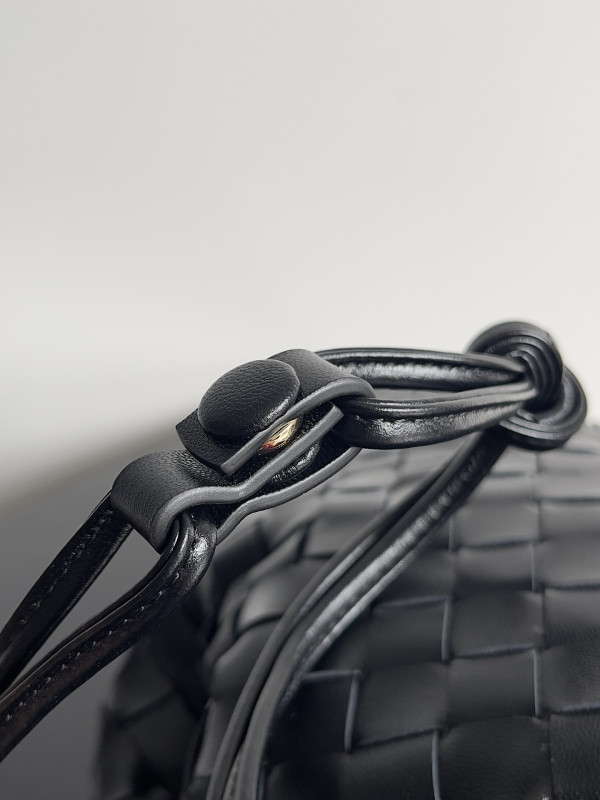 Bo*te*ga ve*ne*ta medium dustbag