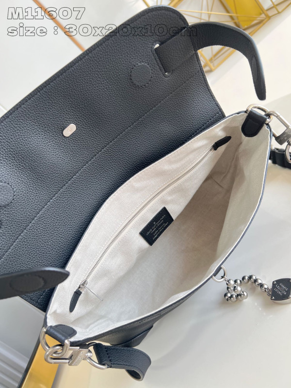 l**is V*t*n steamer crossbody-30*20*10cm