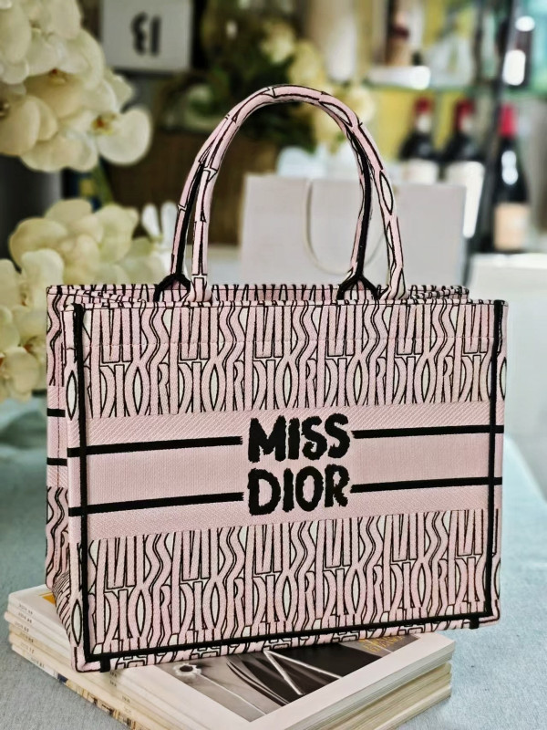 medium D*or book tote-36.5x27.5x16.5cm