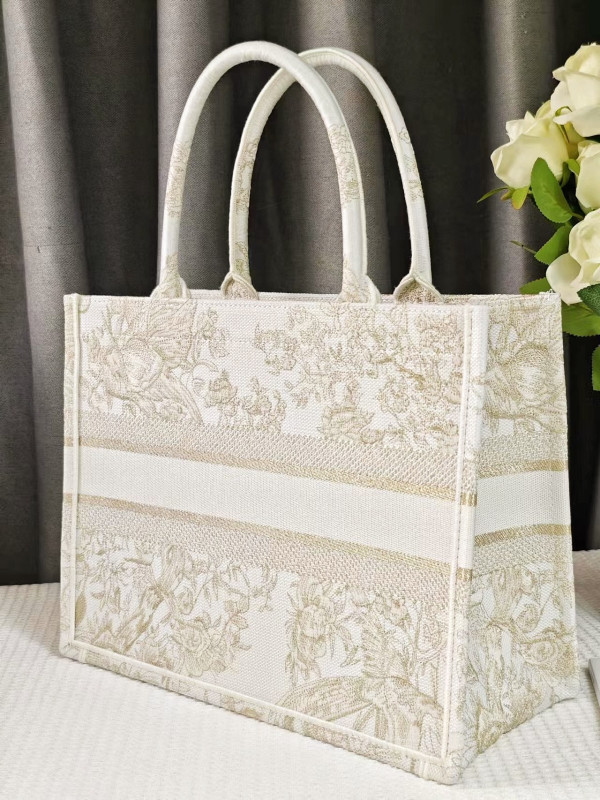 medium D*or book tote-36.5x27.5x16.5cm