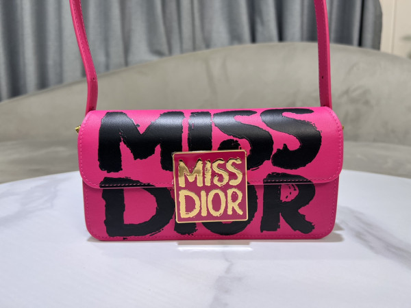 miss D*or flap bag