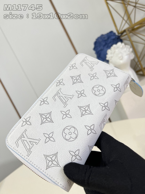 l**is V*t*n zippy wallet-10*20*2 cm