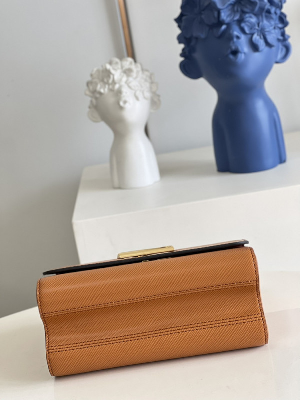 l**is V*t*n twist mm