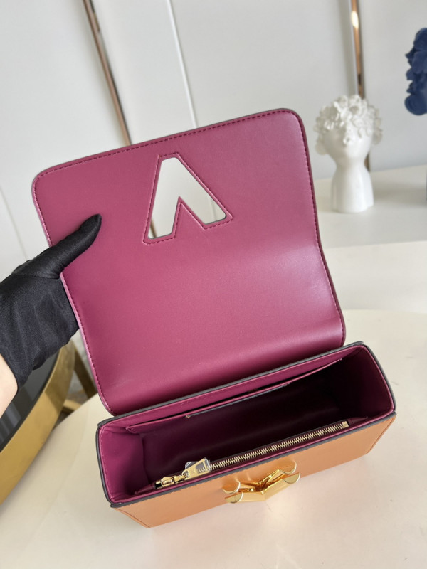 l**is V*t*n twist mm