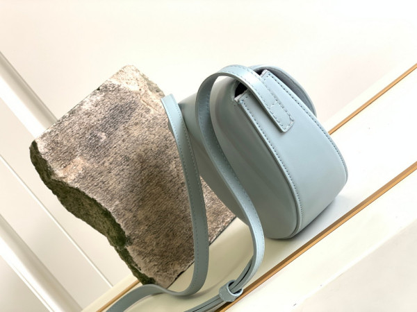 Ce**e besace cuir triomphe